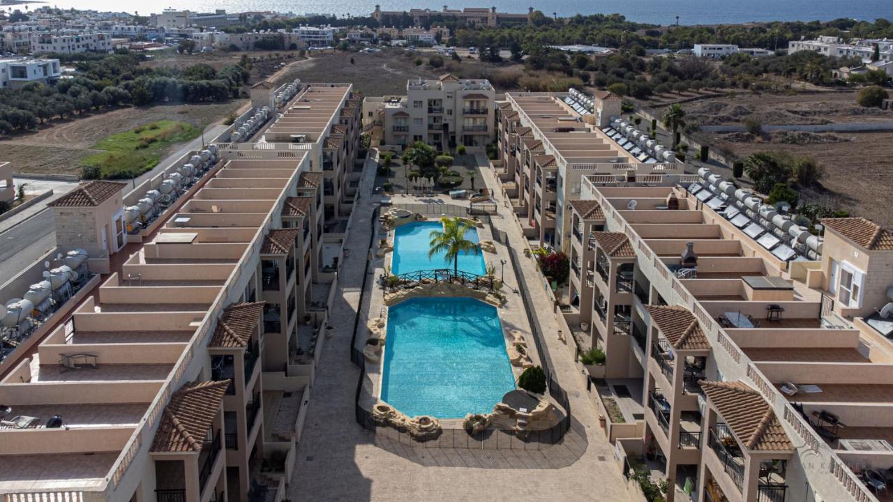 Ferienwohnung Royal Seacrest Crown-Jewel, 2B, Pools, Sea, Center Paphos Exterior foto