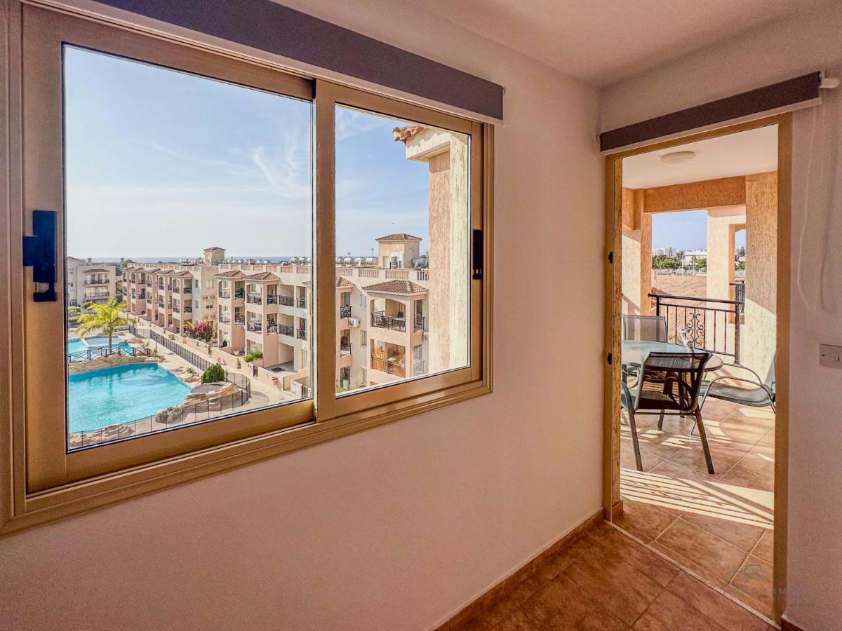 Ferienwohnung Royal Seacrest Crown-Jewel, 2B, Pools, Sea, Center Paphos Exterior foto